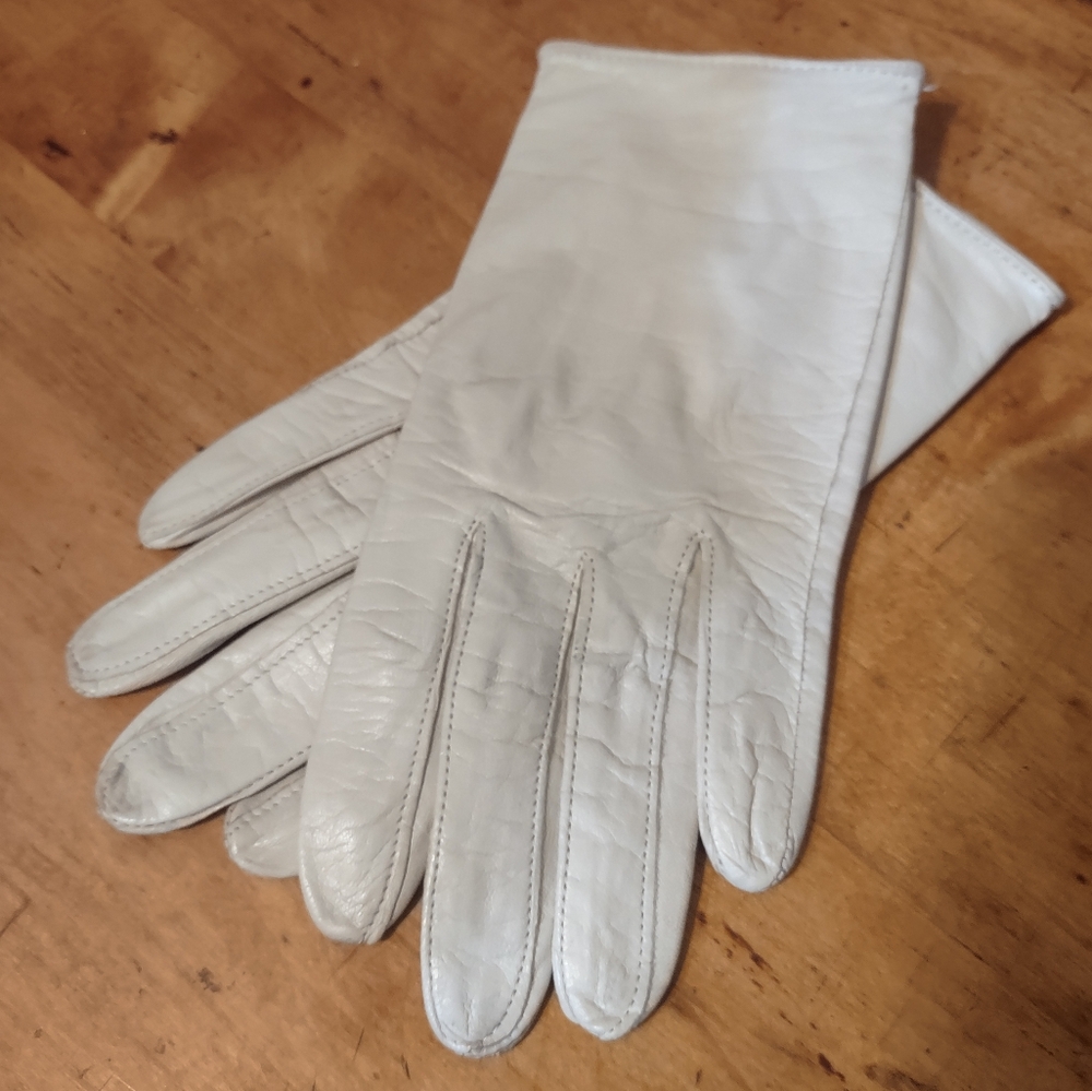 Vintage Ivory Leather Gloves Wrist Length Small